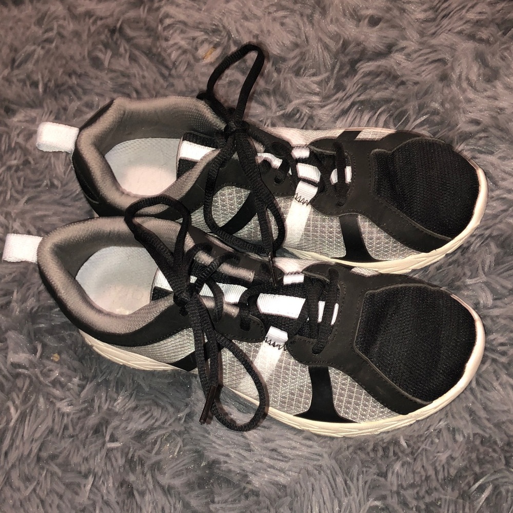 Women’s Lightweight Black & Gray Vionic Athletic Sneakers WELL WORN